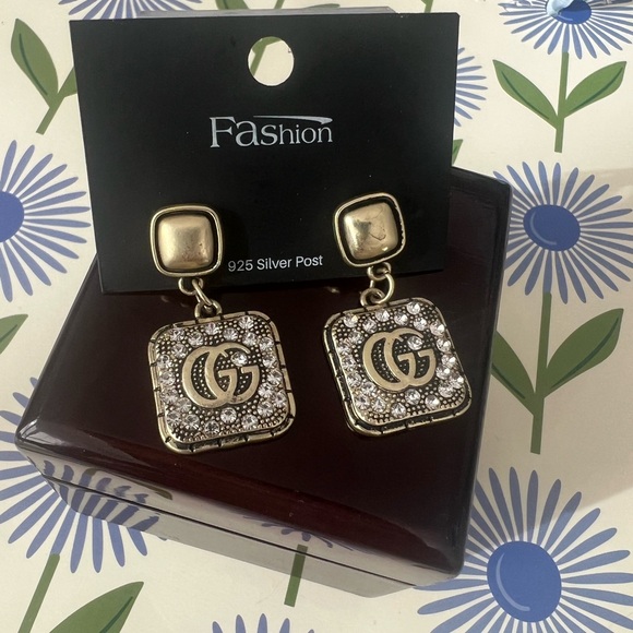 Woman old style GG symbol on square earrings - Picture 1 of 3